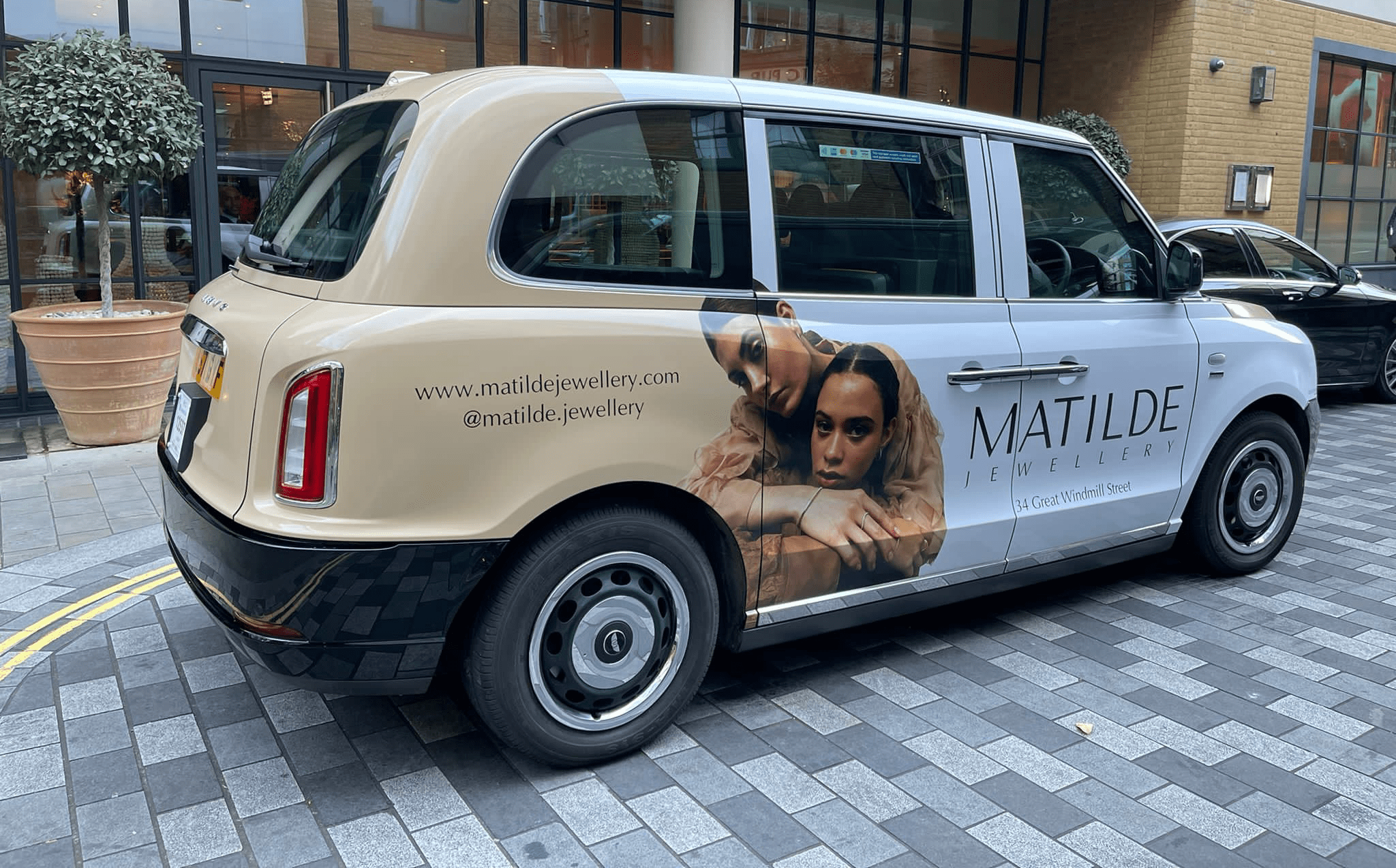 Matilde Taxi Advertising - London TXE electric taxis - Cabspacemedia